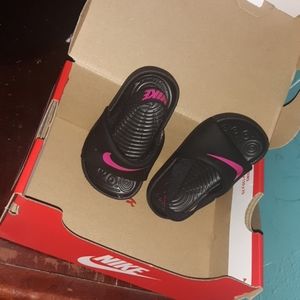 Size 3c in Baby Nike Slides